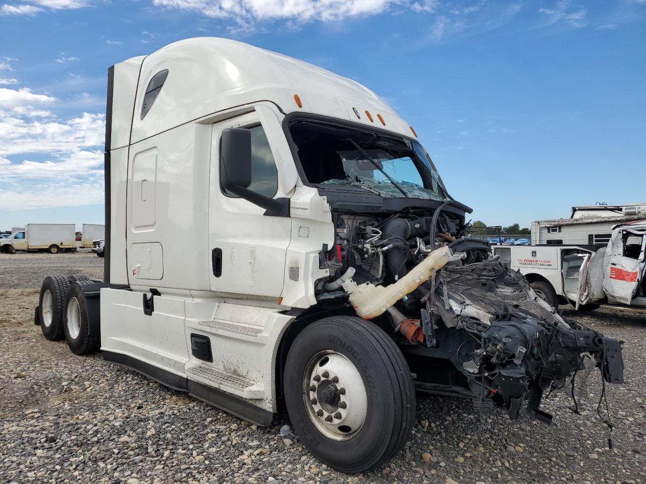 Salvage Freightliner Cascadia 1 Image