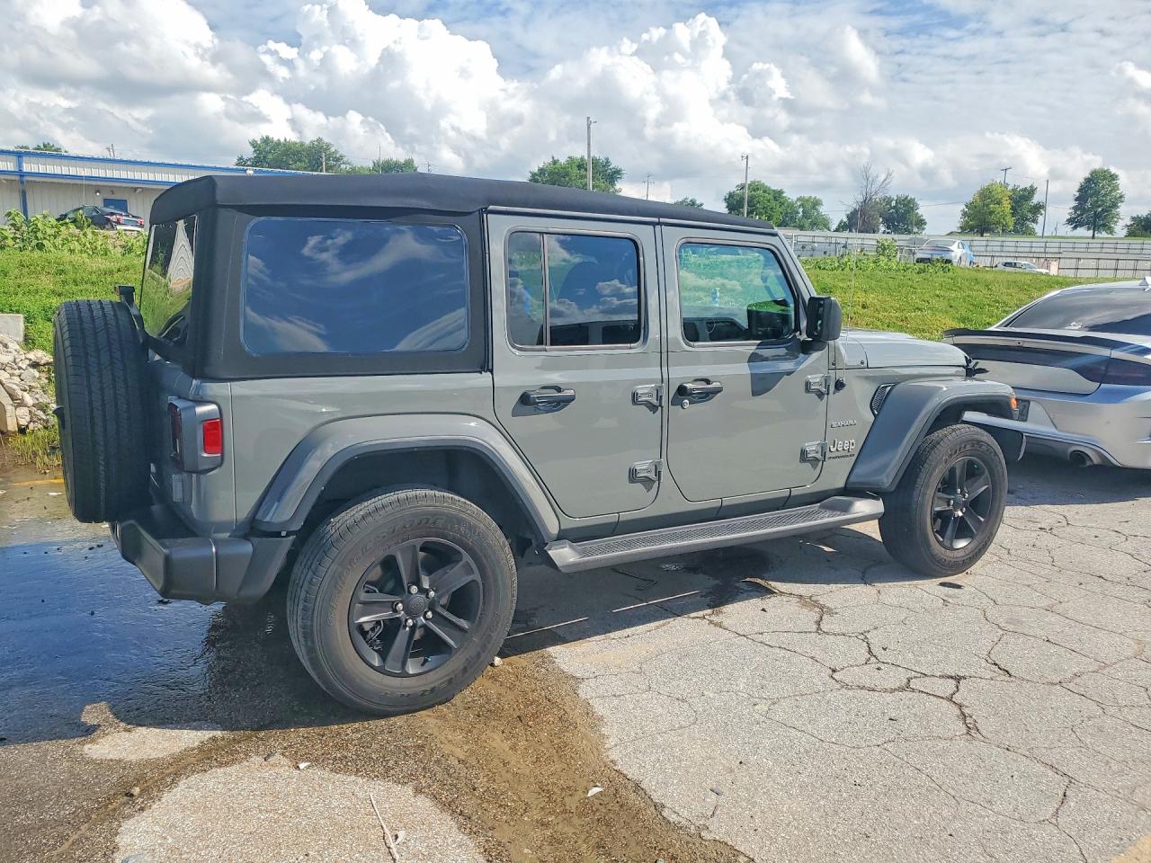 Jeep Wrangler Sahara
