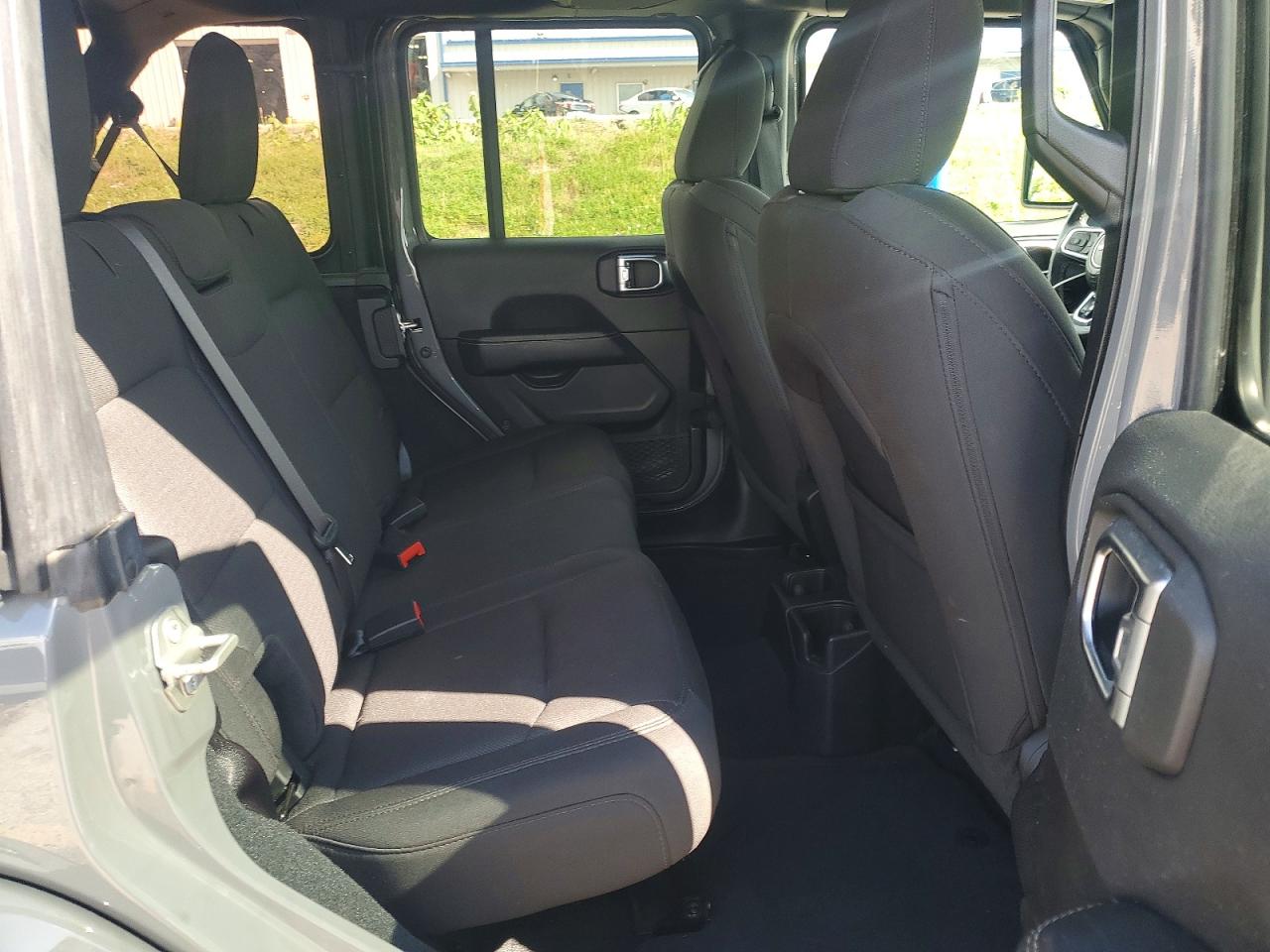 Jeep Wrangler Sahara
