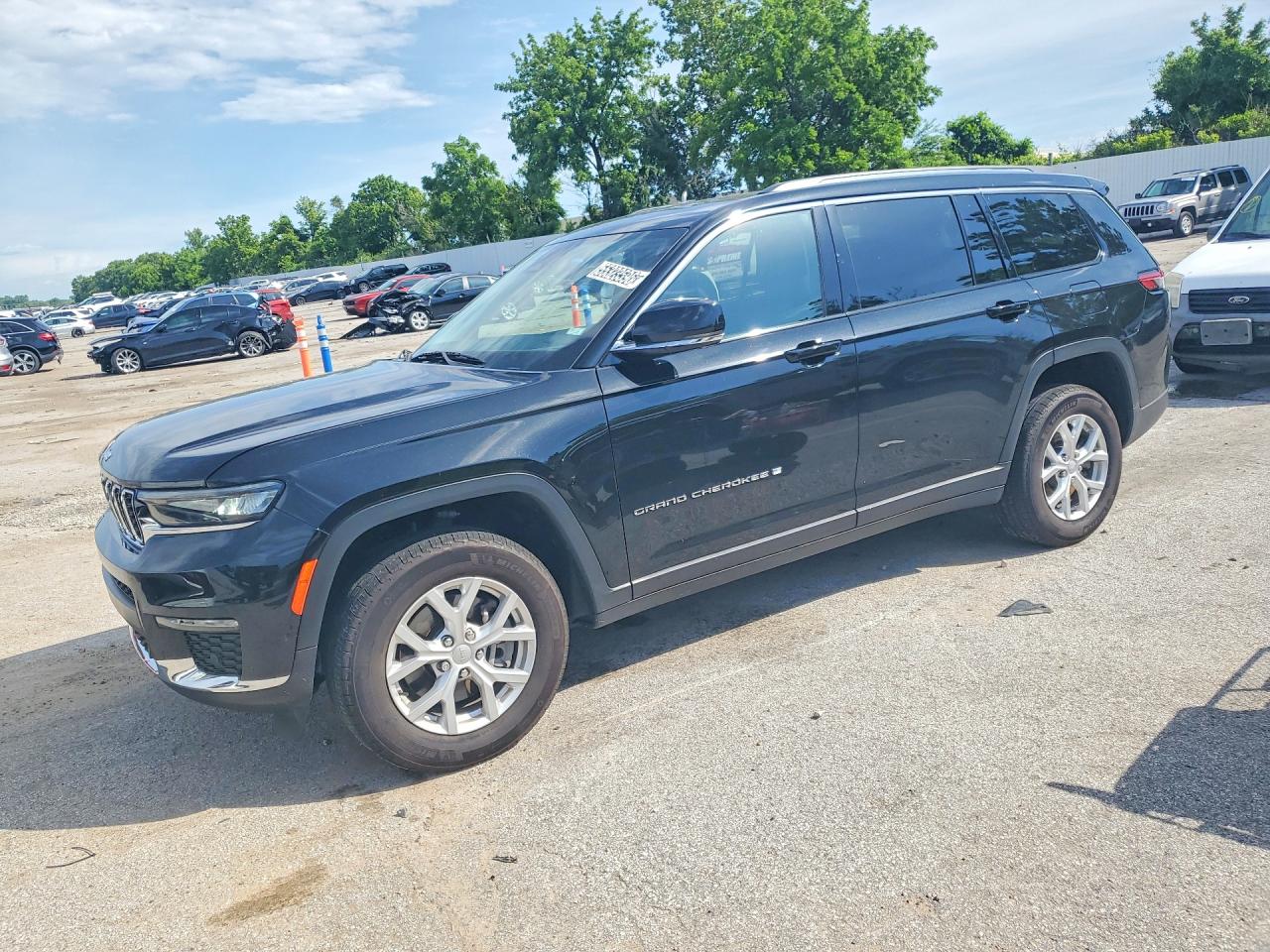 Salvage Jeep Cherokee Image