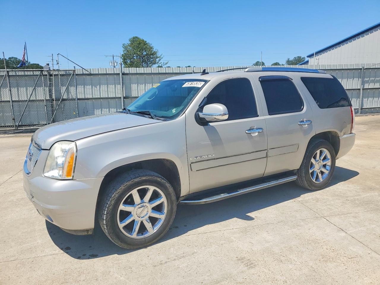 Salvage GMC Yukon Image