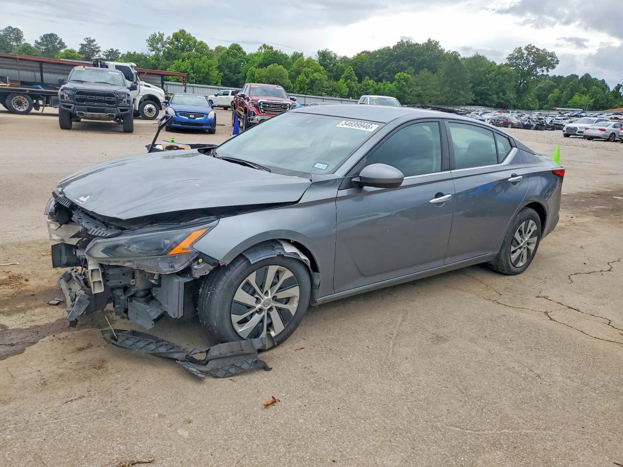 Salvage Nissan Altima Image