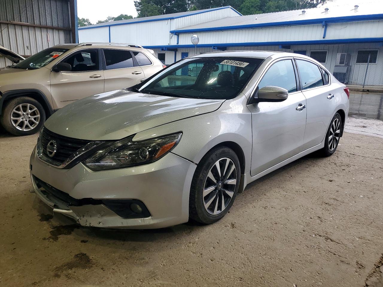 Salvage Nissan Altima Image