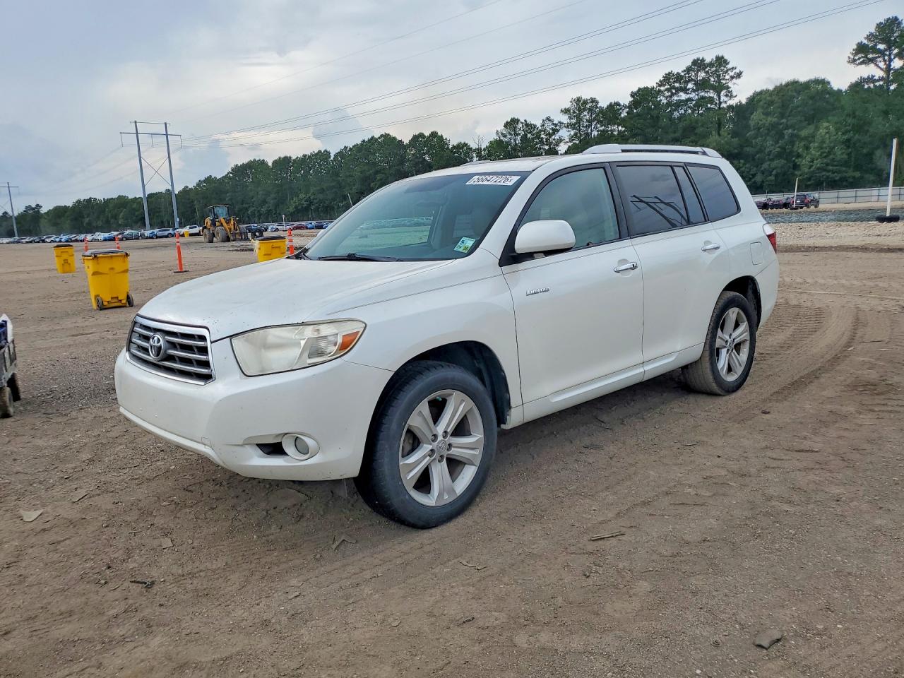 Salvage Toyota Highlander Image
