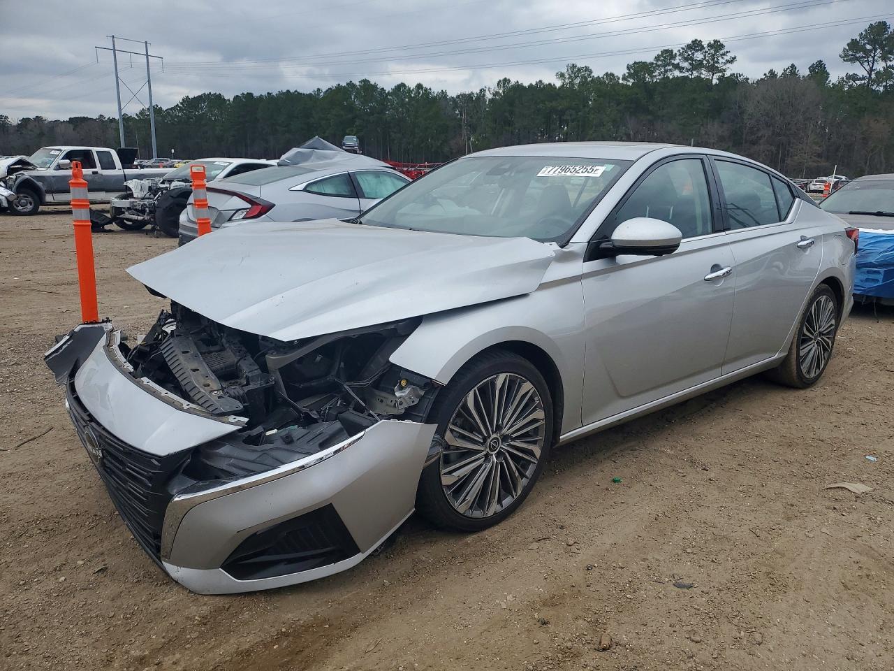 Salvage Nissan Altima Image