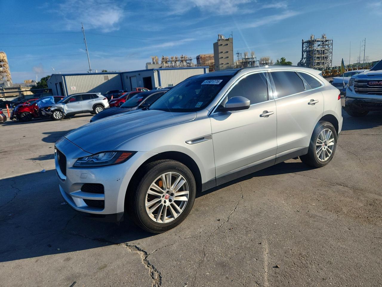 Salvage Jaguar F-PACE Image