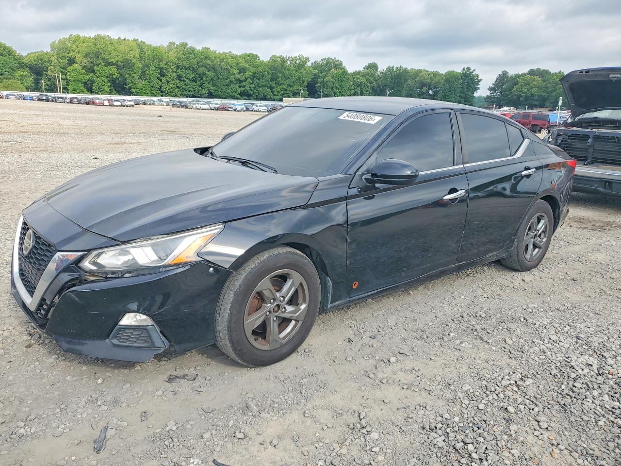 Salvage Nissan Altima Image