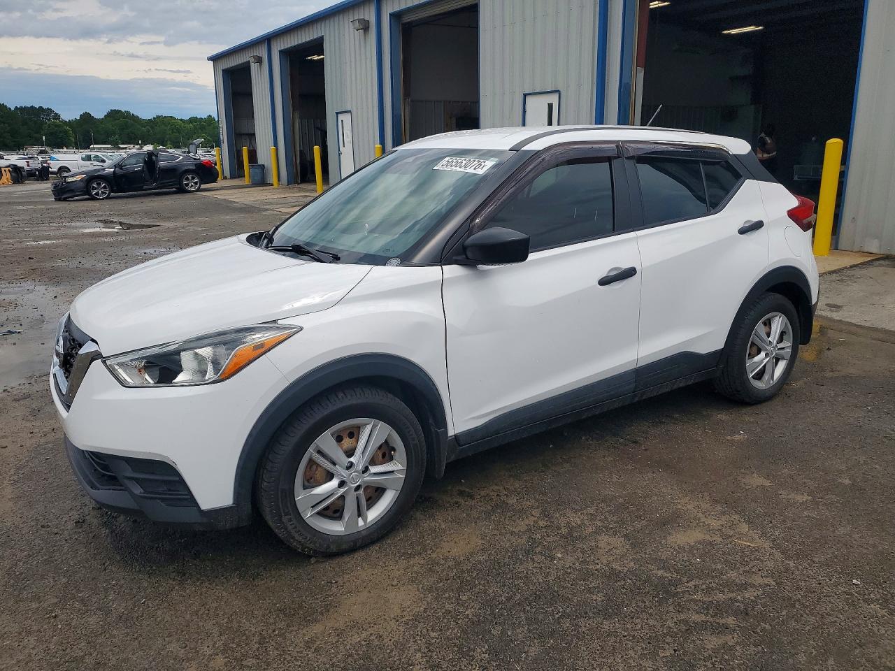 Salvage Nissan Kicks Image