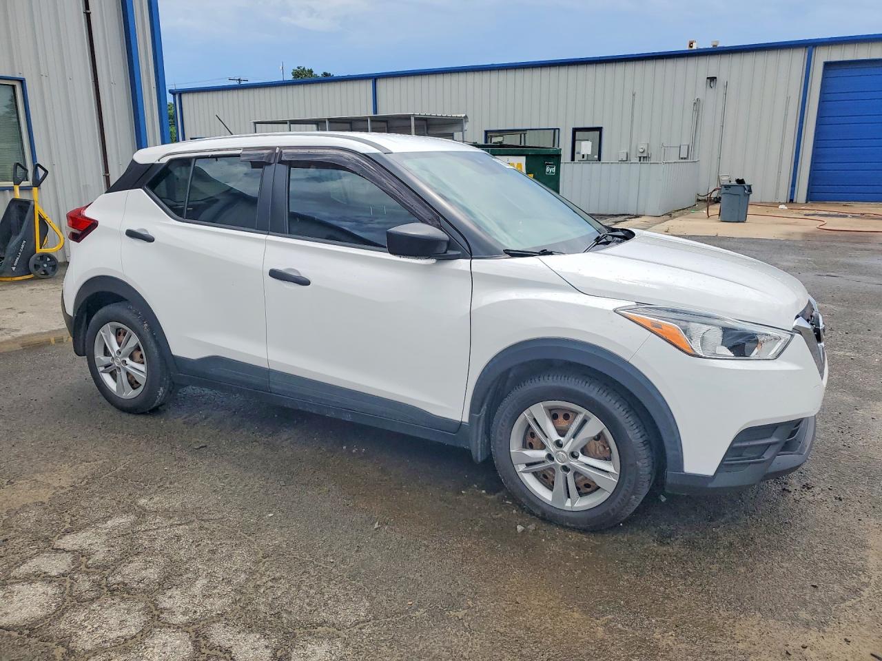 Nissan Kicks S