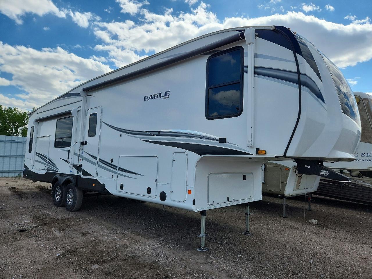 Salvage Jayco Eagle Image