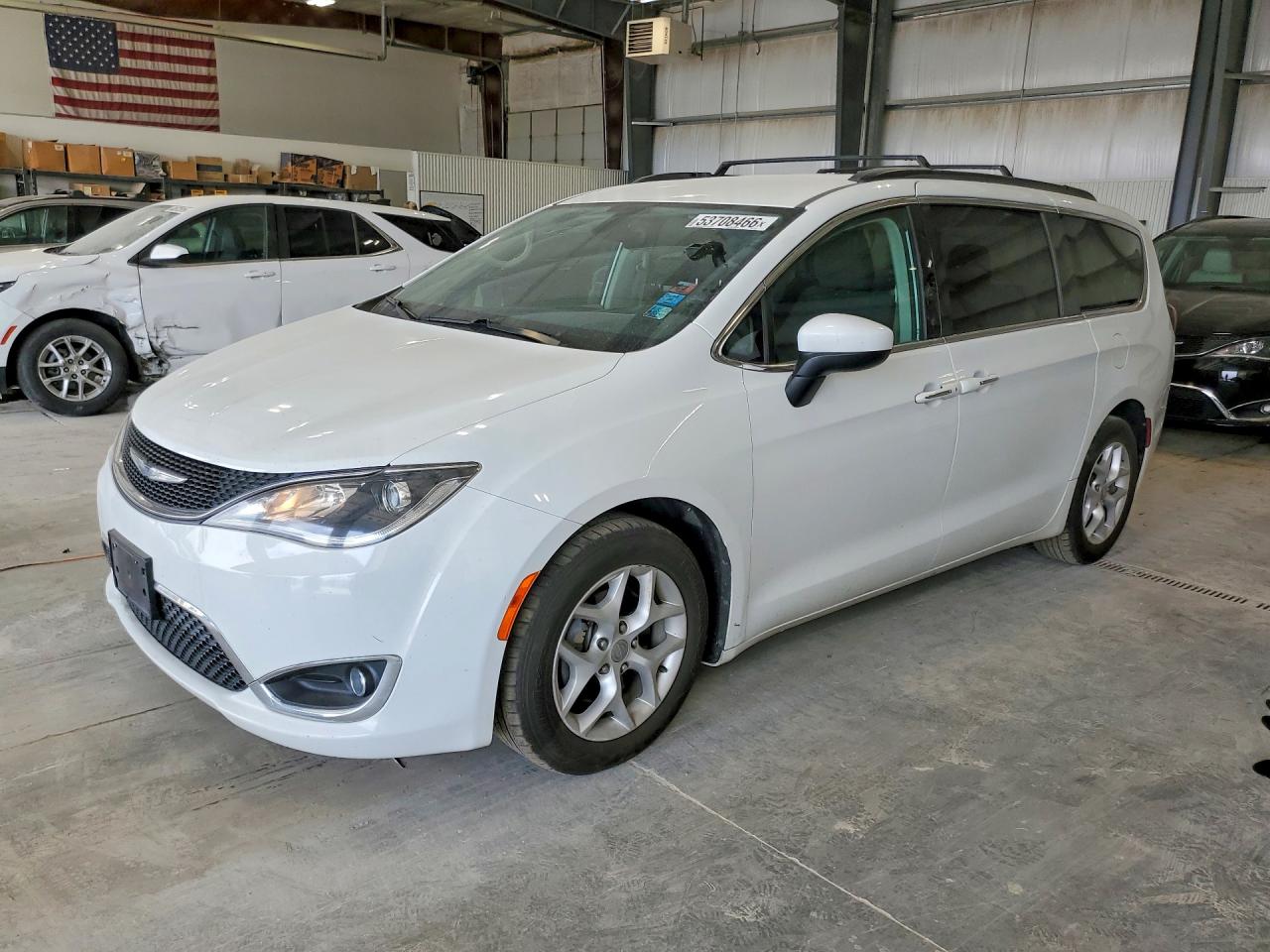 Salvage Chrysler Pacifica Image