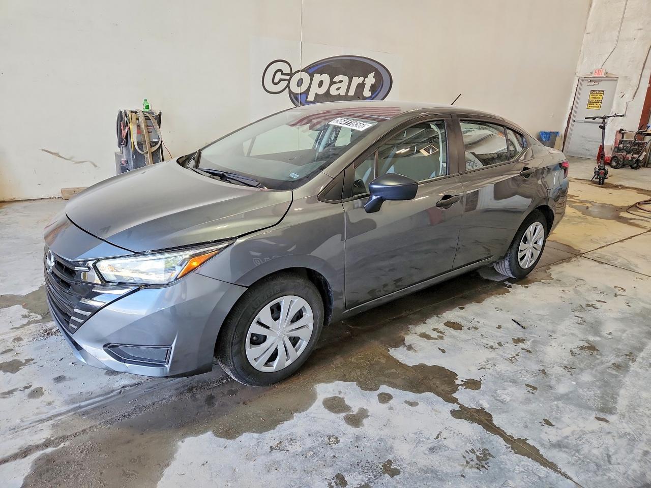 Salvage Nissan Versa Image