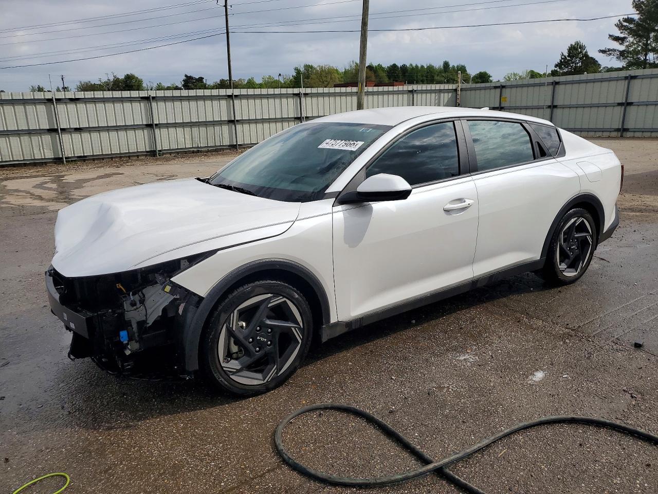 Salvage Kia K4 Image