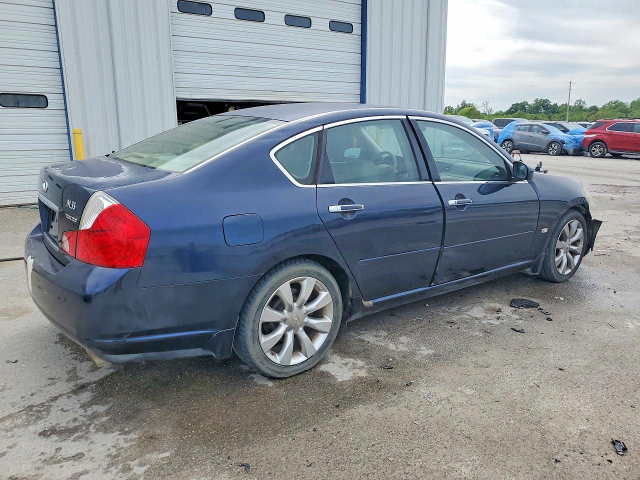 INFINITI M35 Base