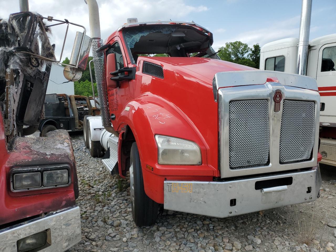 Salvage Kenworth Construction Image