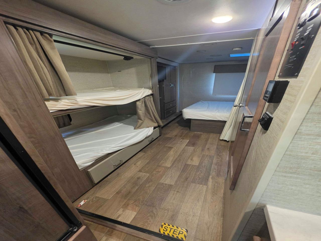 Ford Econoline E450 Super Duty Cutaway Van