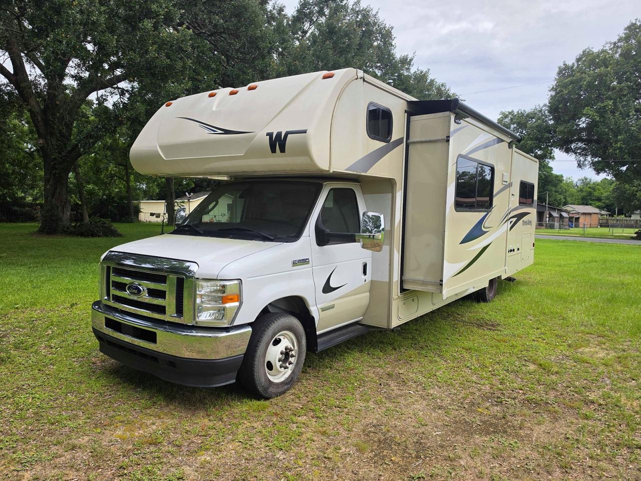 Ford Econoline E450 Super Duty Cutaway Van