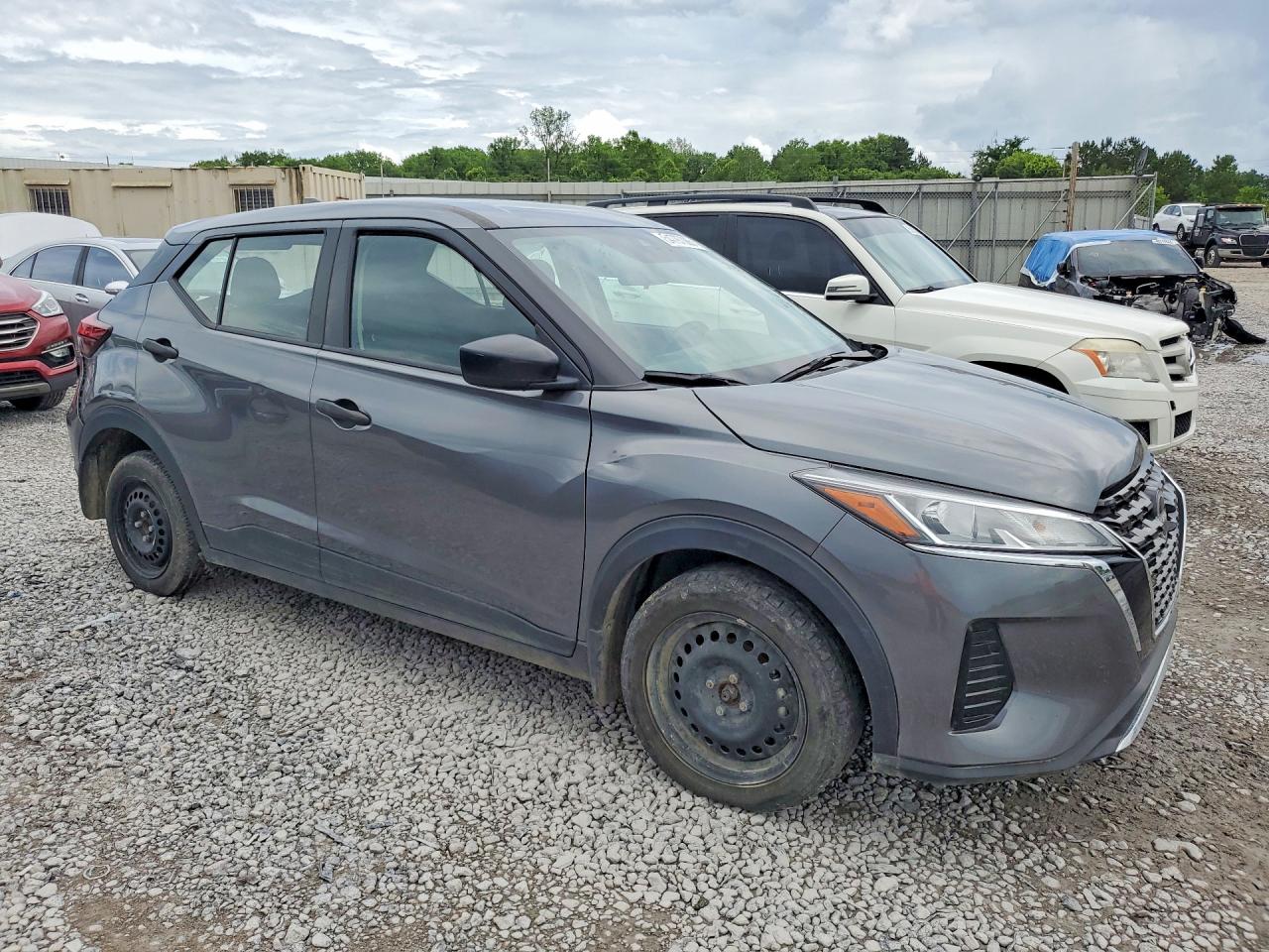 Nissan Kicks S