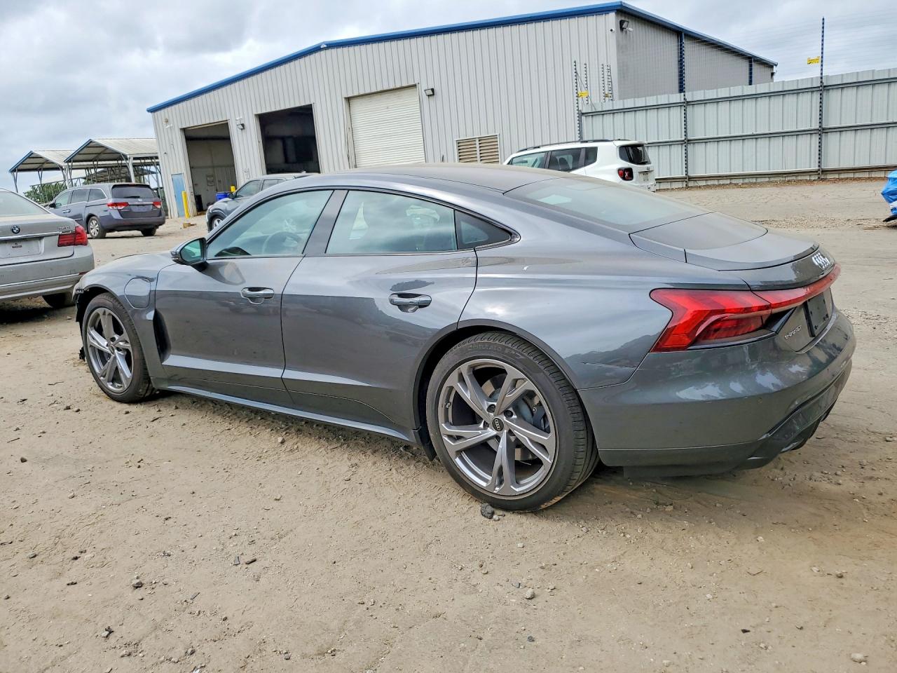 Audi e-tron Premium Plus