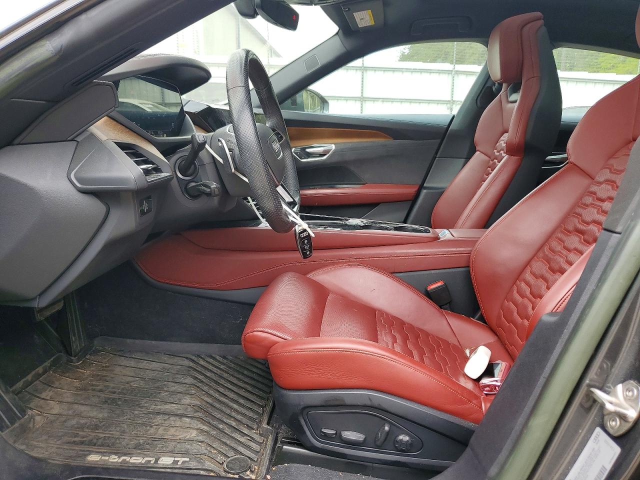 Audi e-tron Premium Plus
