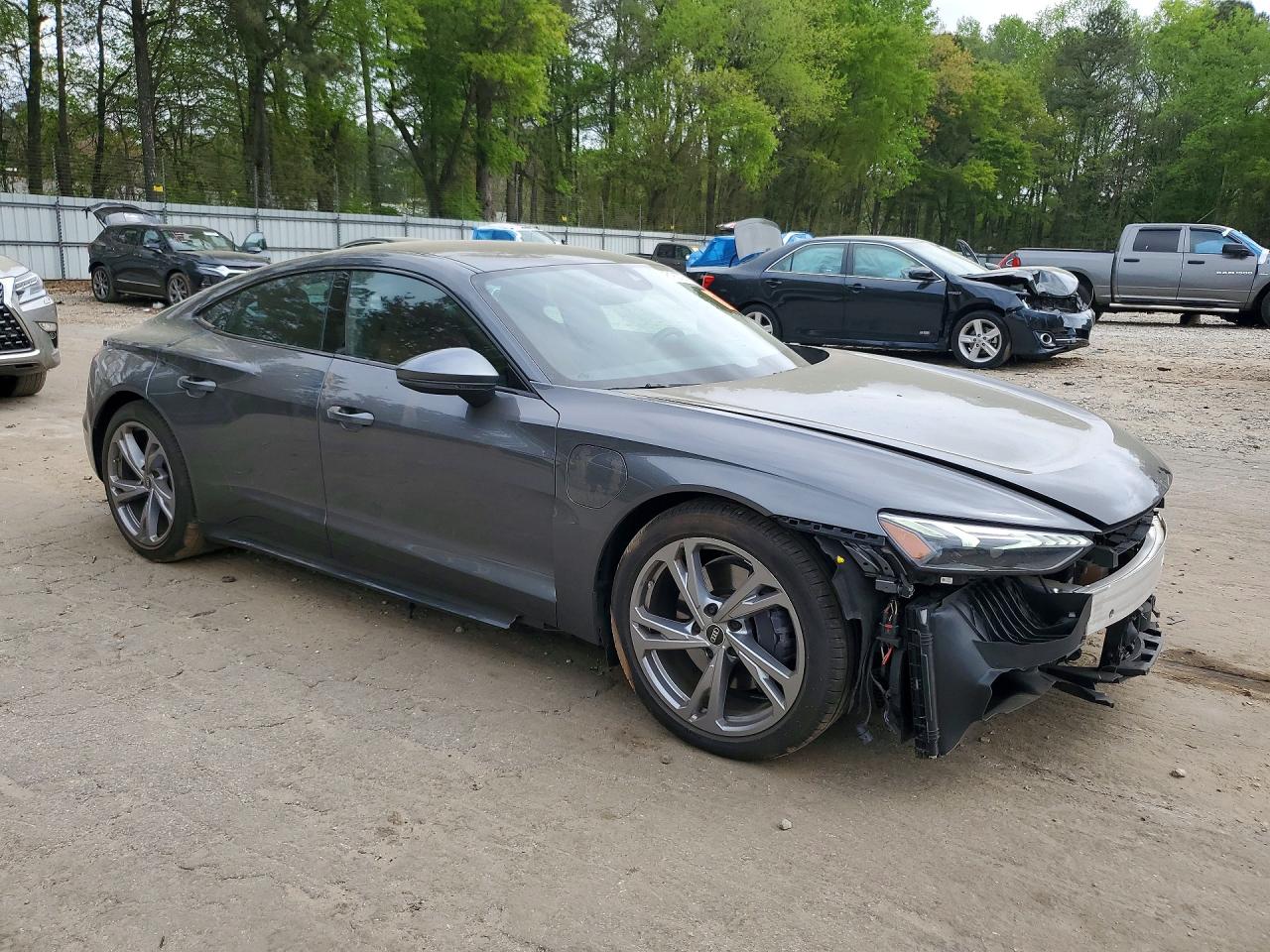 Audi e-tron Premium Plus