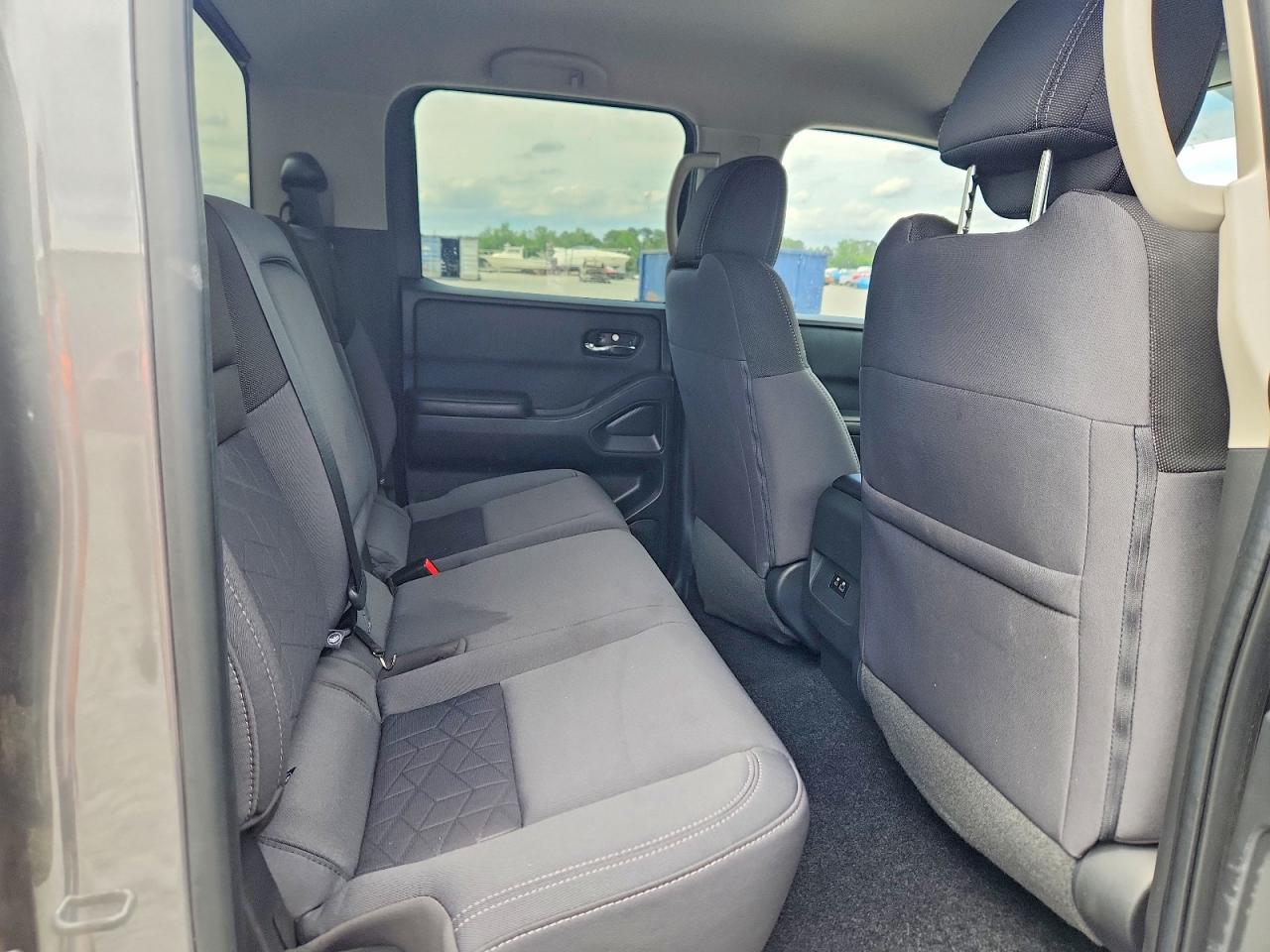 Nissan Frontier Sv