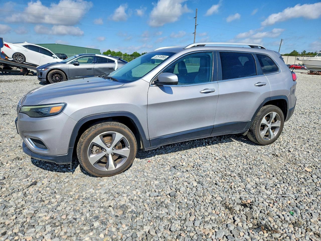 Salvage Jeep Cherokee Image