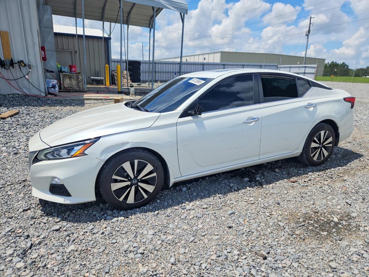 Salvage Nissan Altima Image