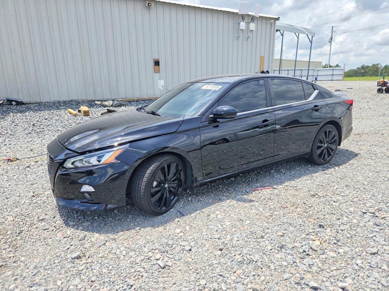 Salvage Nissan Altima Image