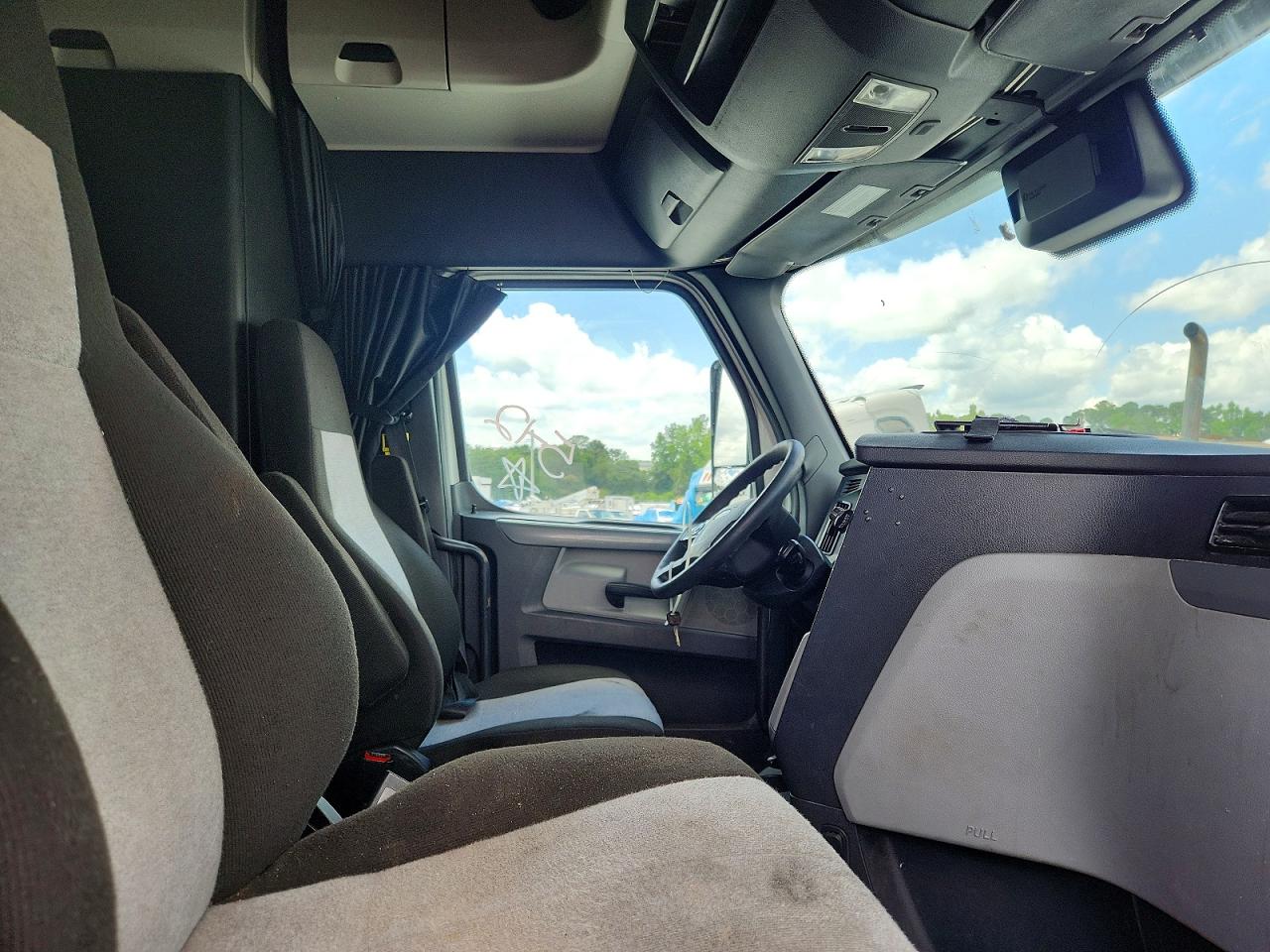 Freightliner Cascadia 126