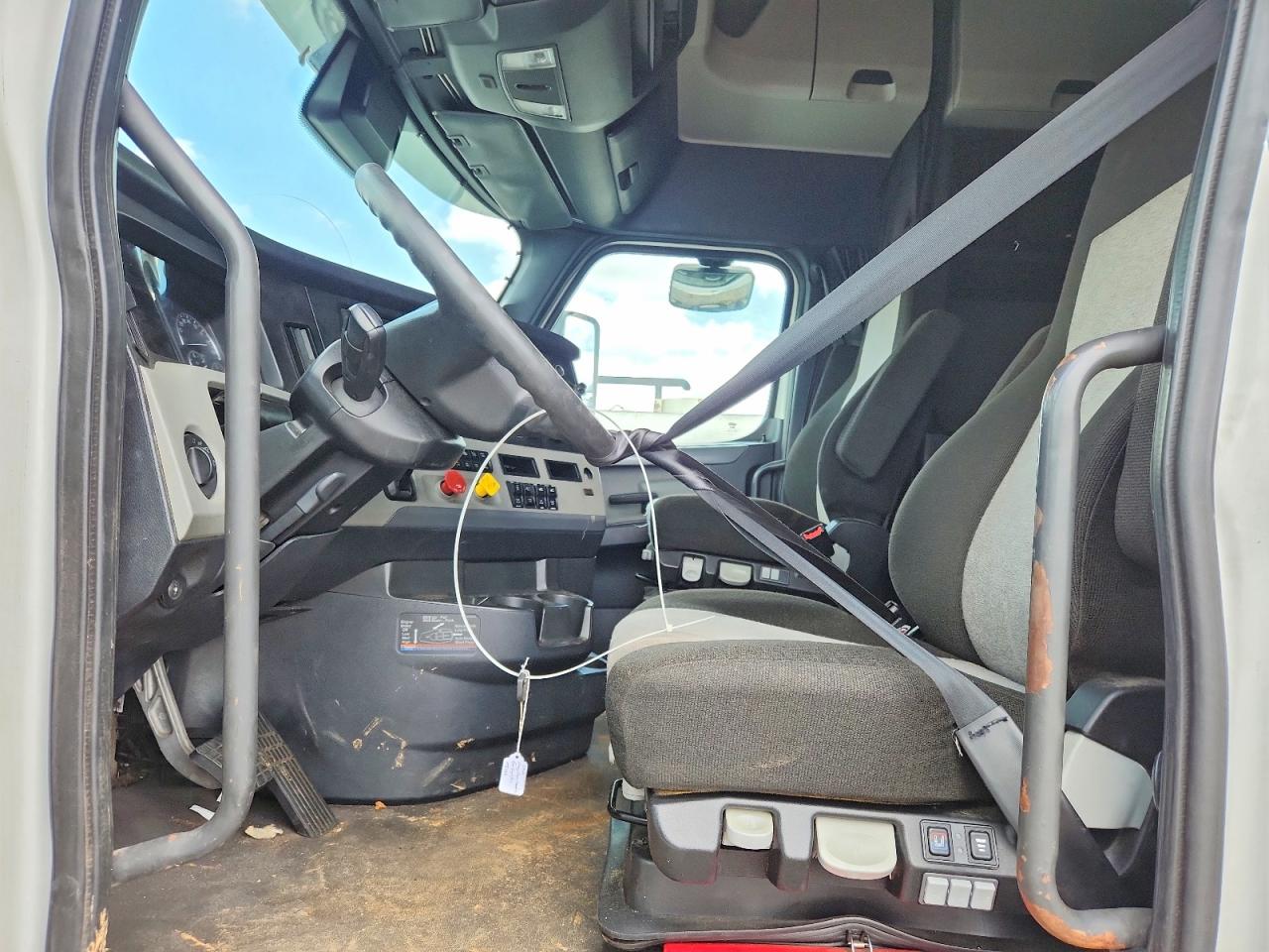 Freightliner Cascadia 126