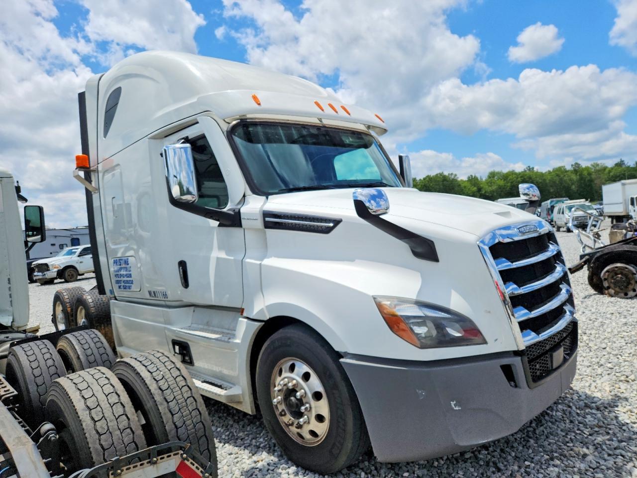Salvage Freightliner Cascadia 126 Image