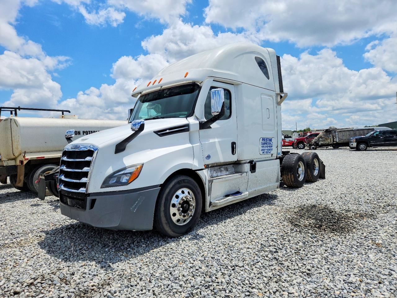 Freightliner Cascadia 126