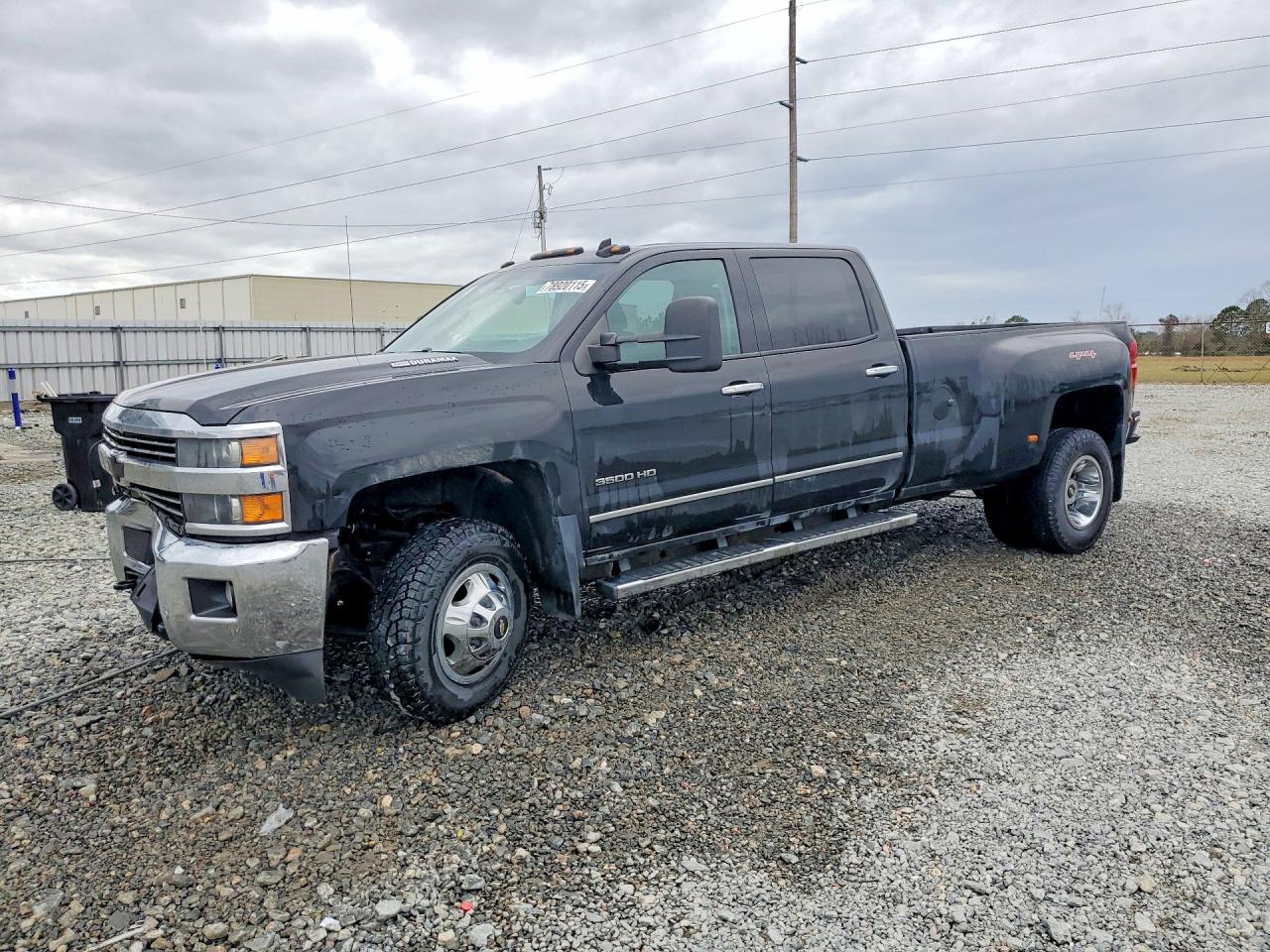 Salvage Chevrolet Silverado Image