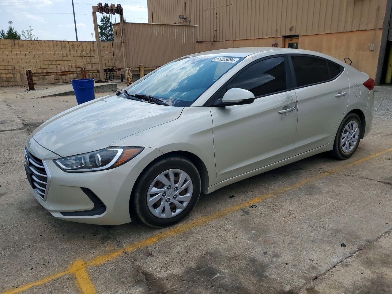 Salvage Hyundai ELANTRA Image