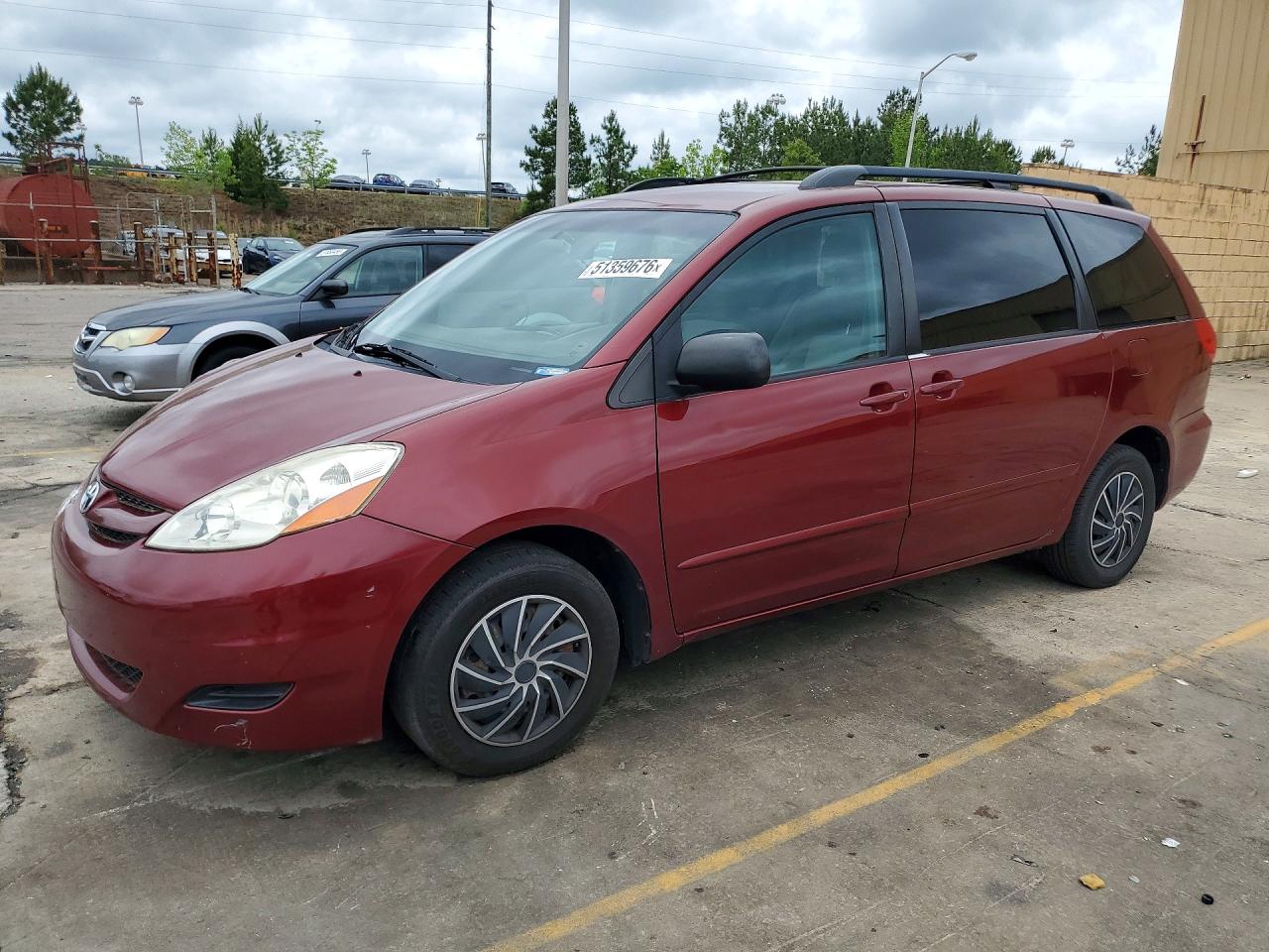 Salvage Toyota Sienna Image