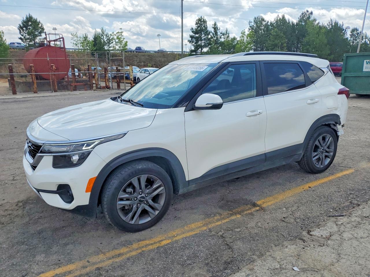 Salvage Kia Seltos Image