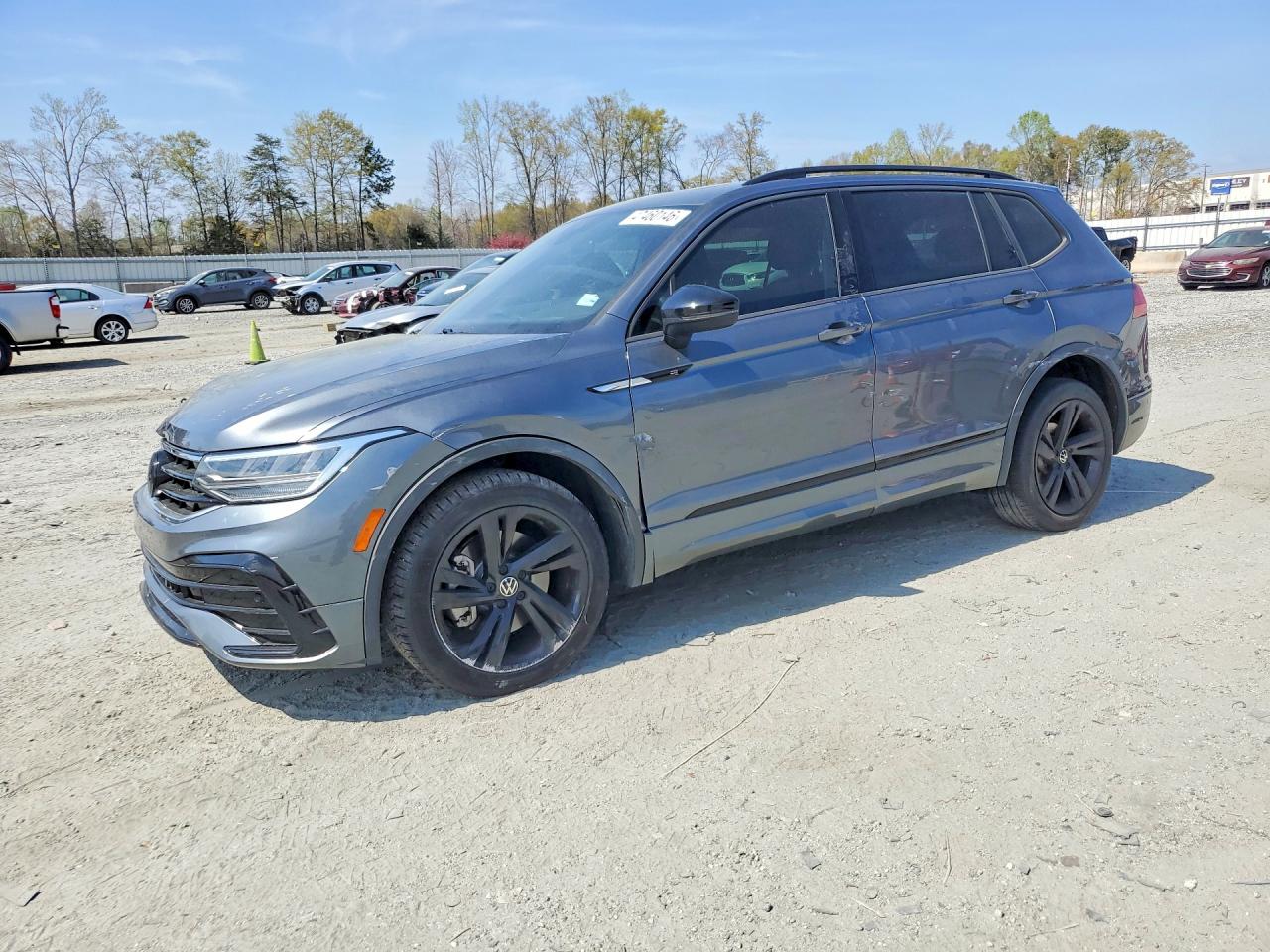 Salvage Volkswagen Tiguan Image