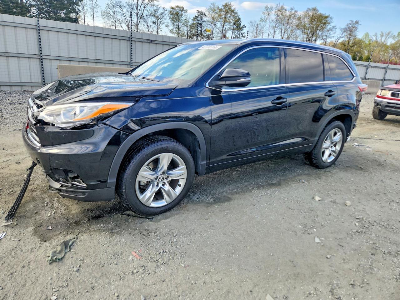 Salvage Toyota Highlander Image