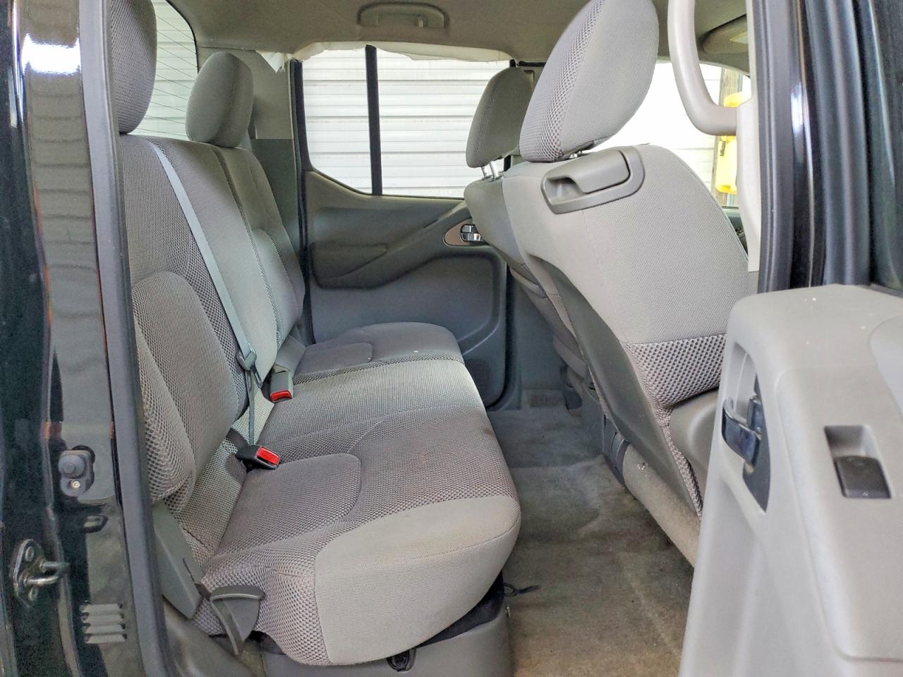 Nissan Frontier S