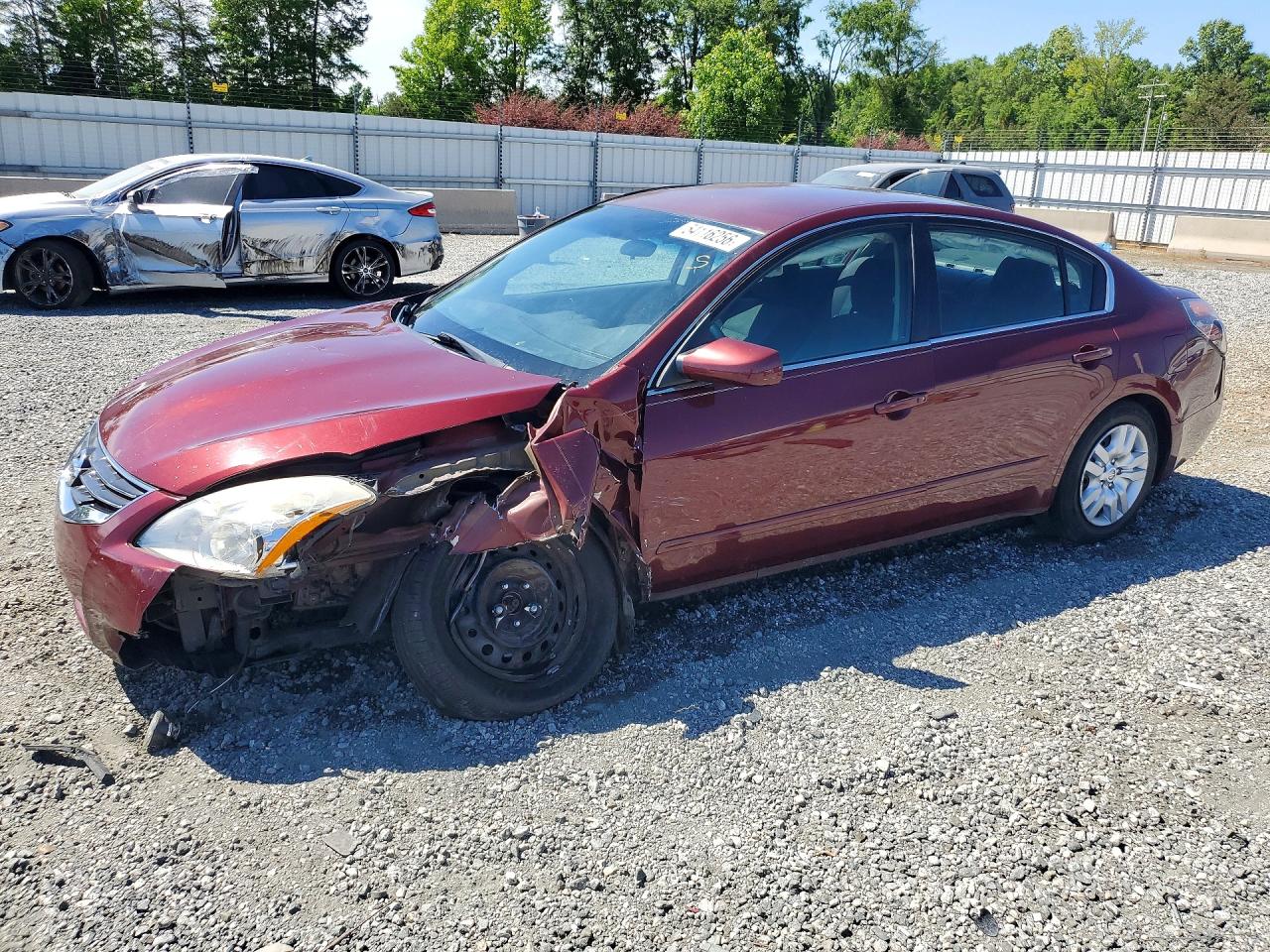 Salvage Nissan Altima Image