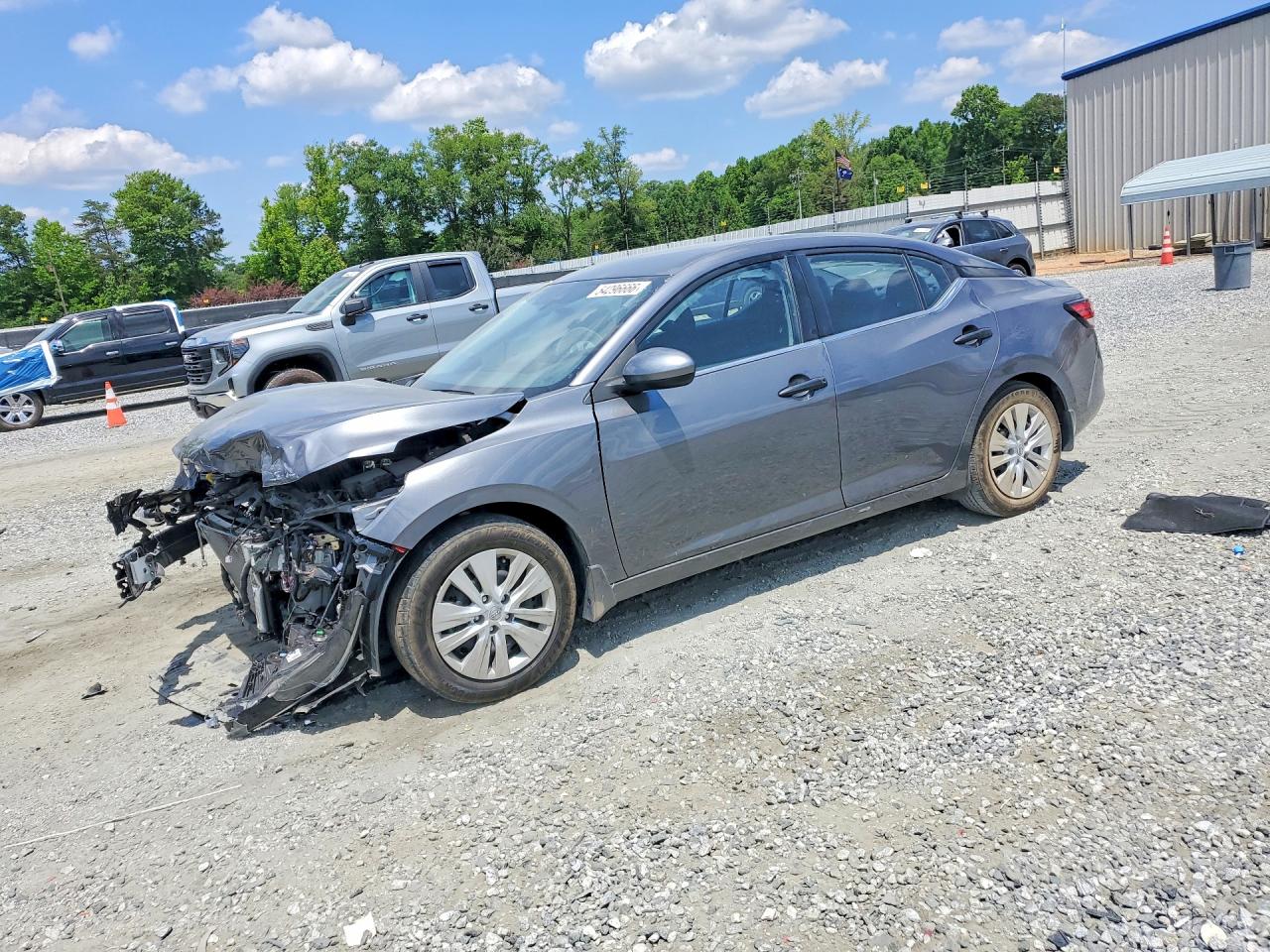 Salvage Nissan Sentra Image
