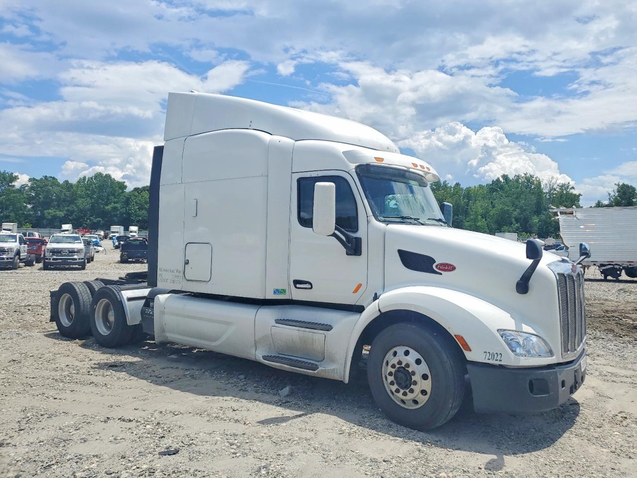 Salvage Peterbilt 579 Image