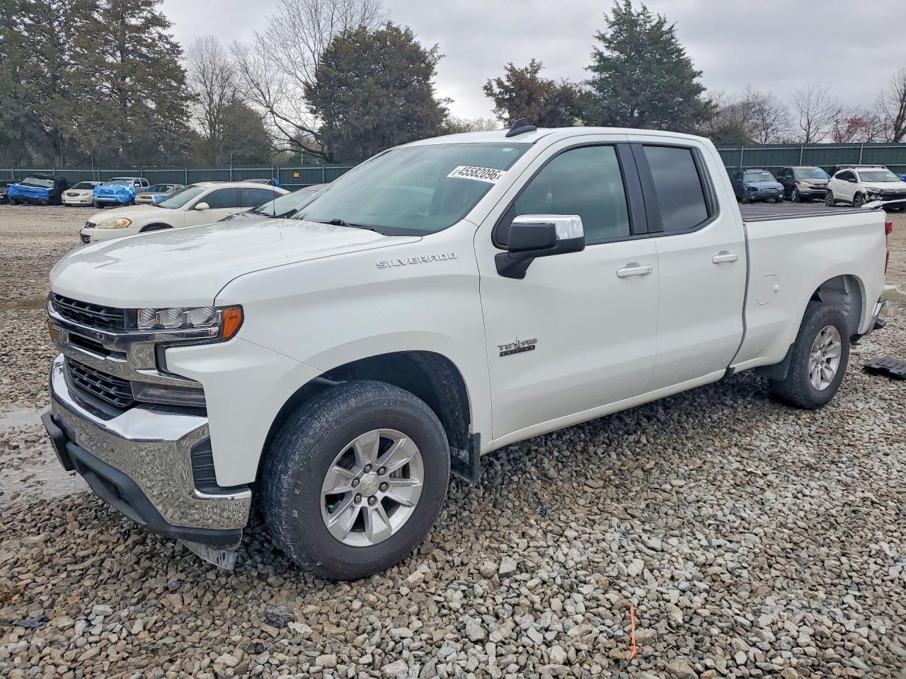 Salvage Chevrolet Silverado Image