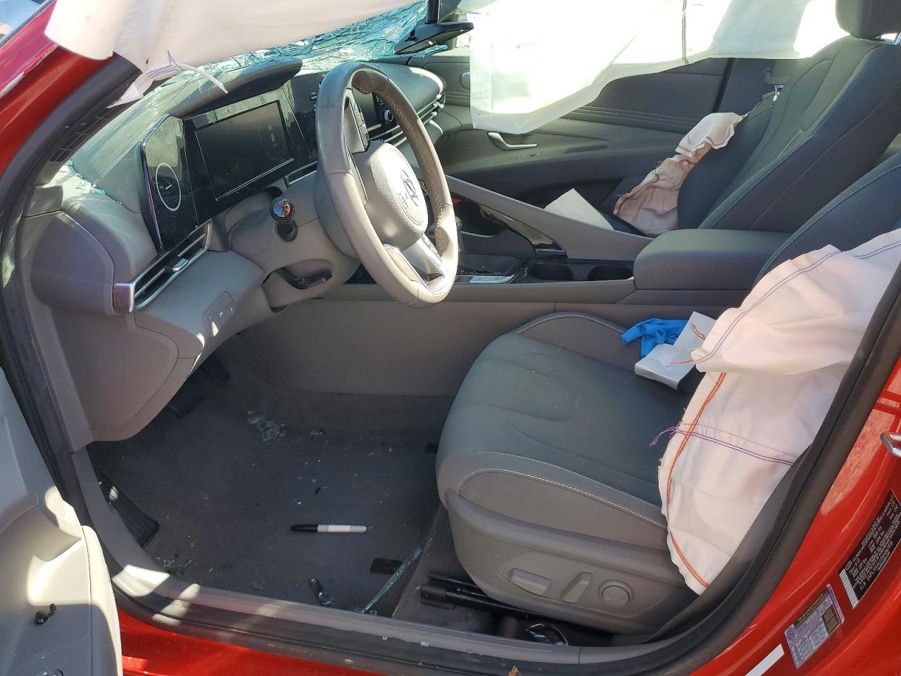 Hyundai ELANTRA Sel