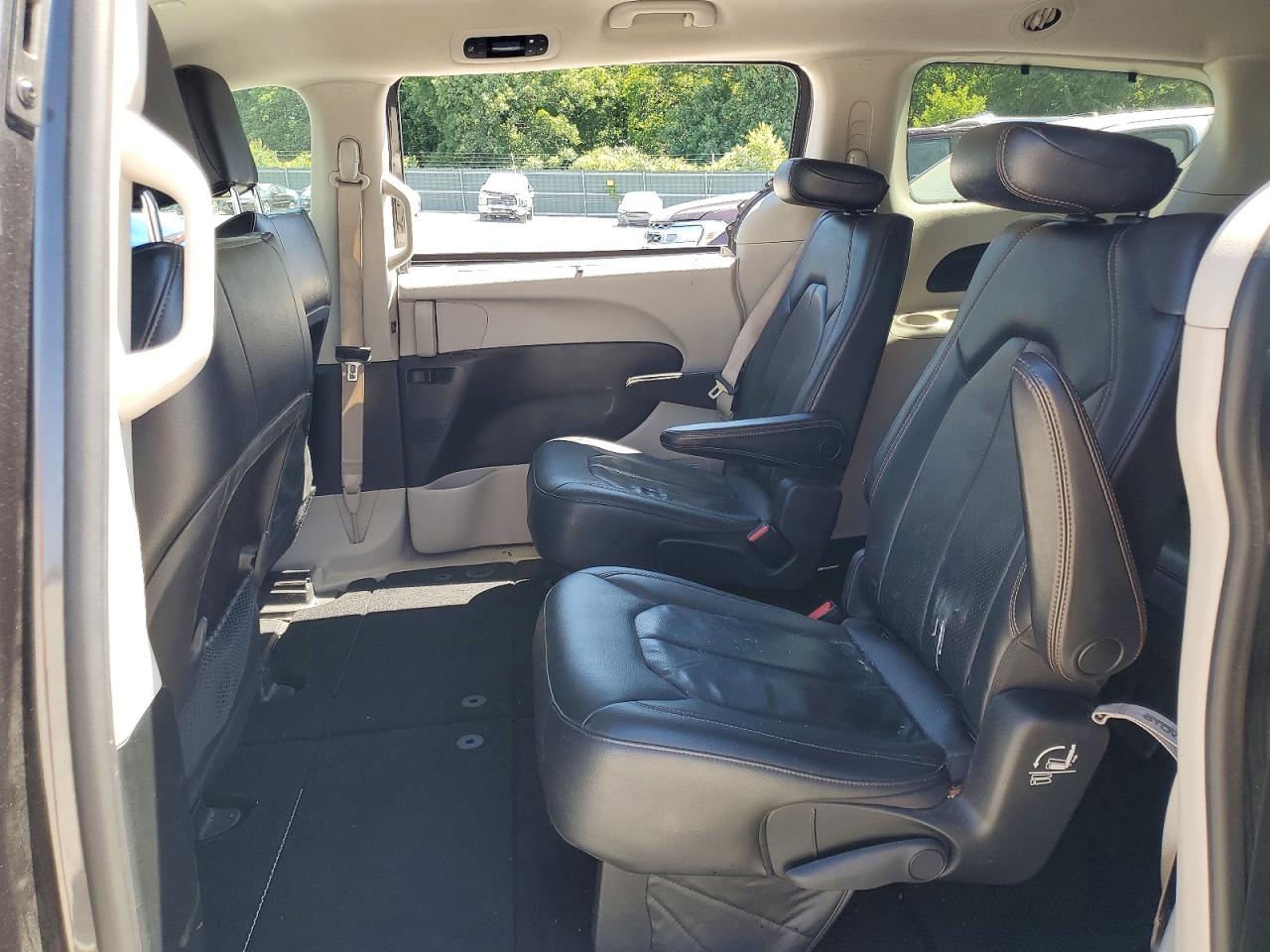 Chrysler Pacifica Touring L