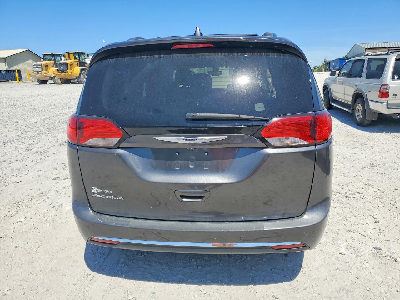 Chrysler Pacifica Touring L