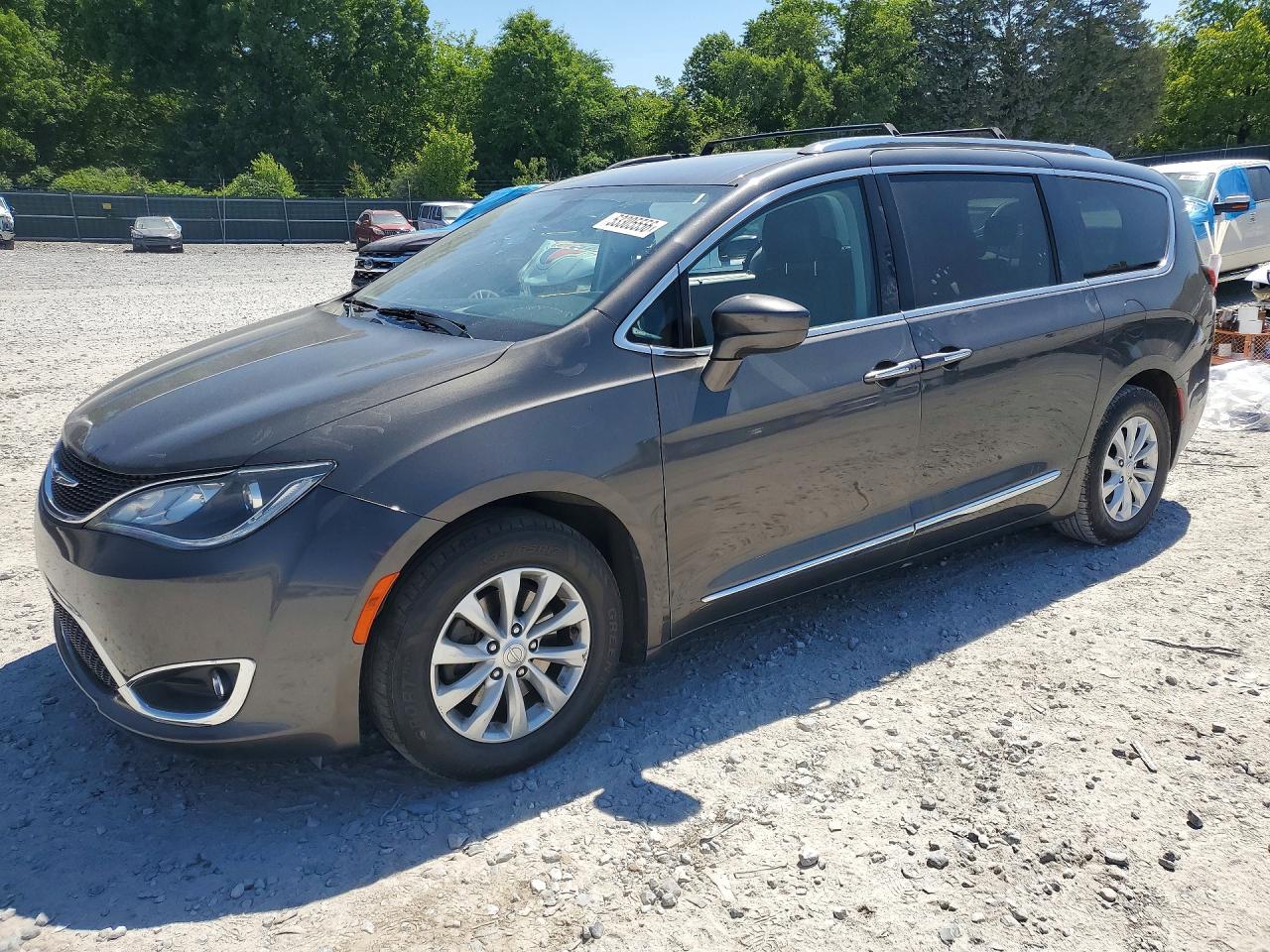 Salvage Chrysler Pacifica Image