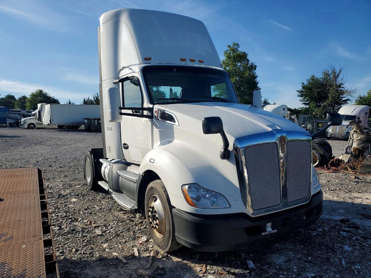 Salvage Kenworth T680 Image