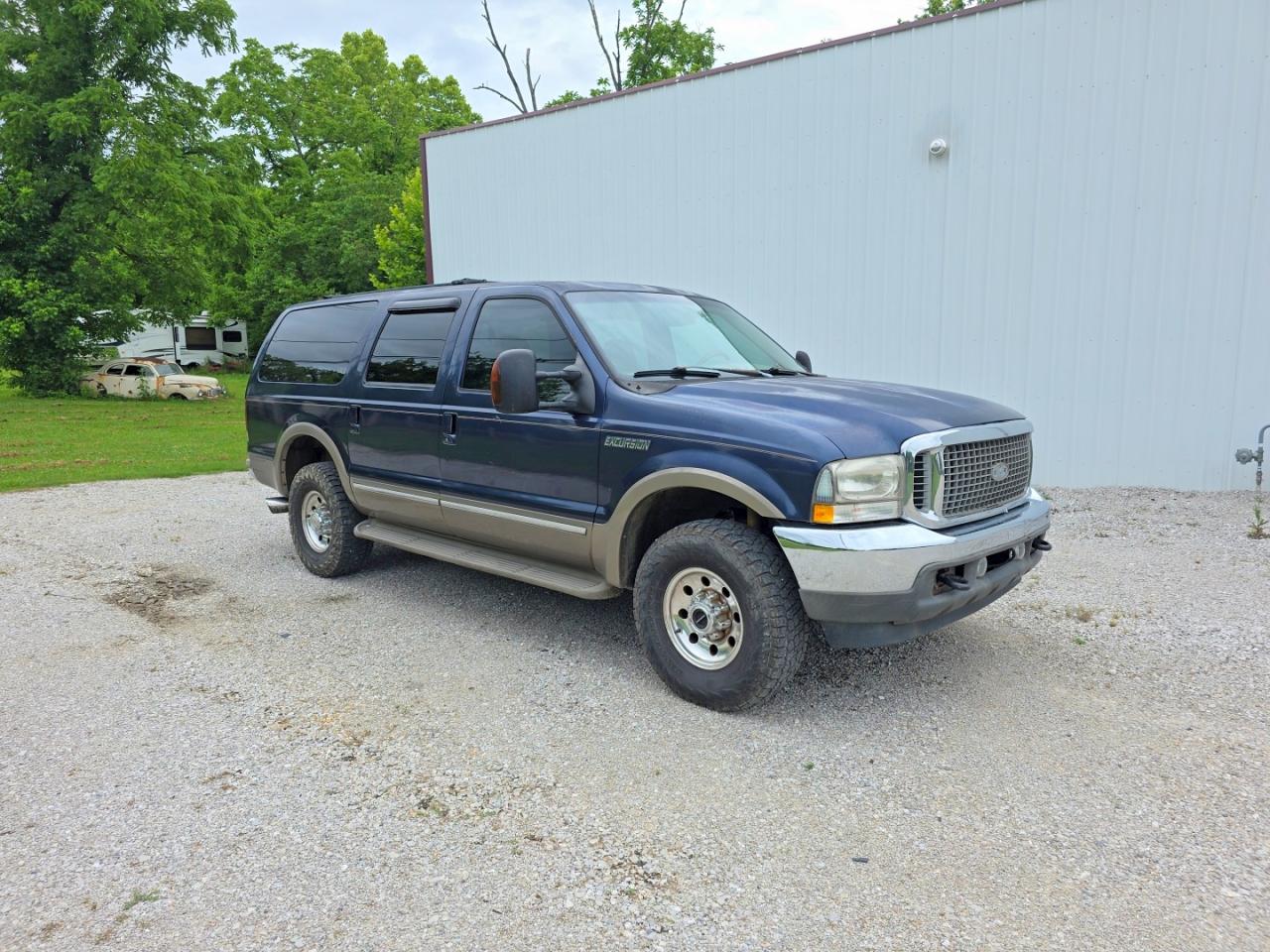 Salvage Ford Excursion Image